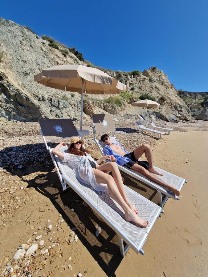 Tendu' Punta Bianca Glamping Camp Пальма-ди-Монтекьяро Экстерьер фото
